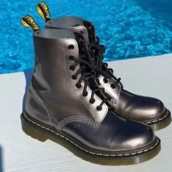 Doc Martens 1460 Pascal Metallic Pewter Patent Leather Women’s 7 Boots - Picture 1 of 17